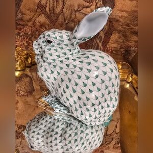 Herend Sitting Bunny 15305 Hand-painted green fishnet w/24K gold accents PERFECT